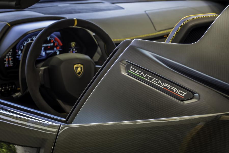 Детали экстерьера Lamborghini Centenario Roadster 2016 года  (NA) (фото 2 из 7)